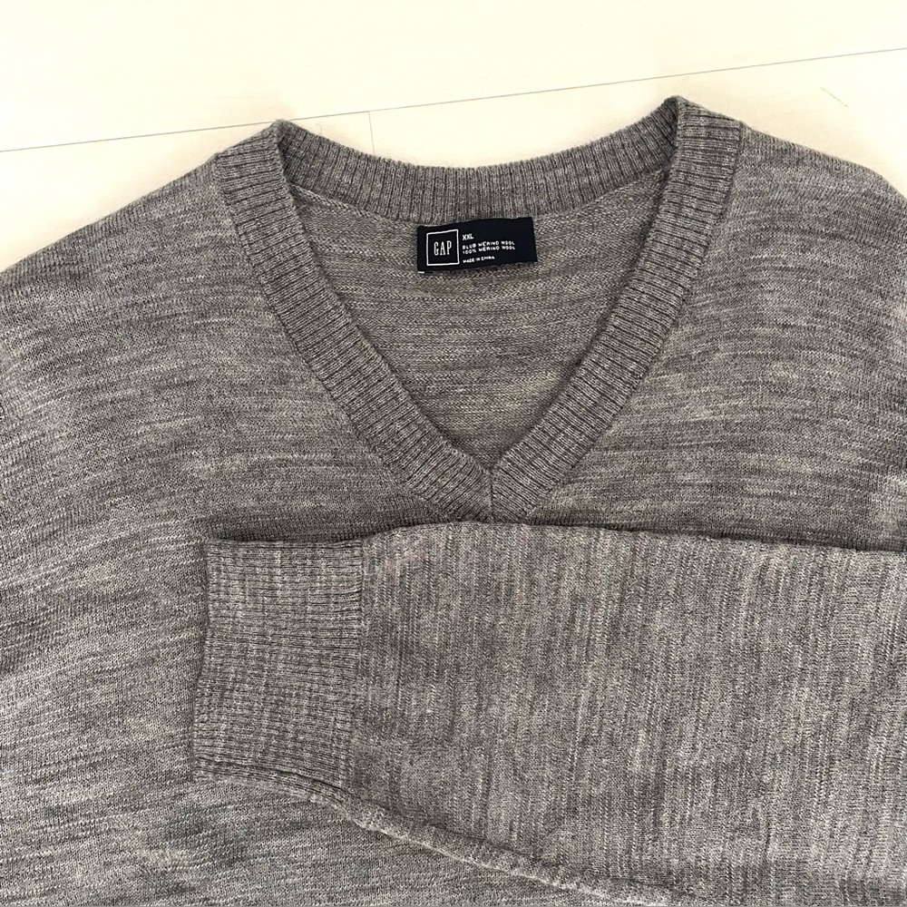 Merino Wool Men’s size XXL Gray V-Neck Long Sleeve Lightweight Sweater by GAP